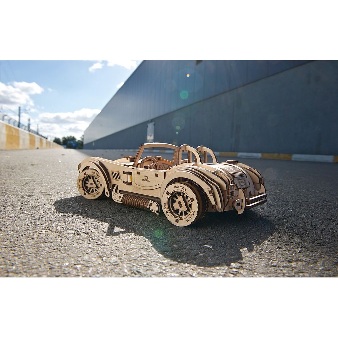 Ugears - Puzzle 3D mécanique en bois Voiture roadster